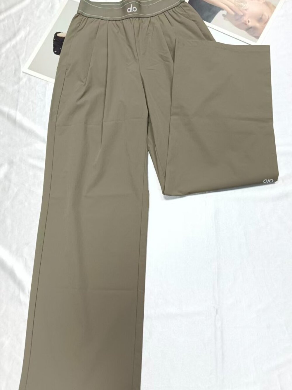 Olive 💚Alo Yoga Suit Up Trouser (Regular)Wide Leg Versatile 😻 - Picture 2 of 7